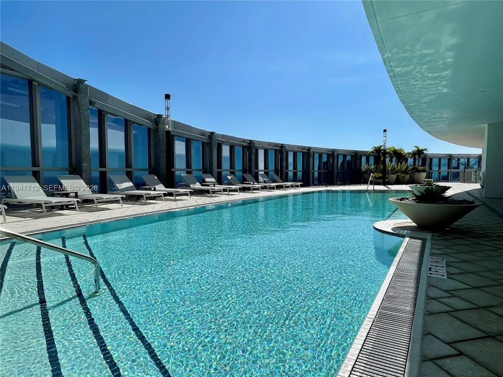 851 NE 1st Ave #3606 Miami, FL 33132