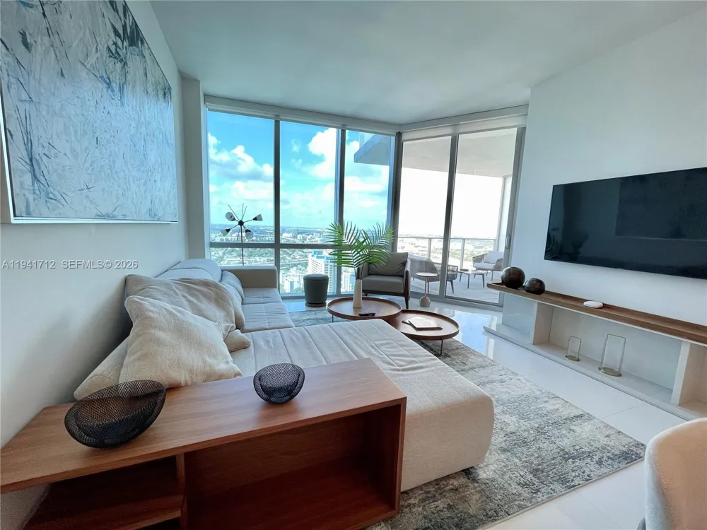 851 NE 1st Ave #3606 Miami, FL 33132