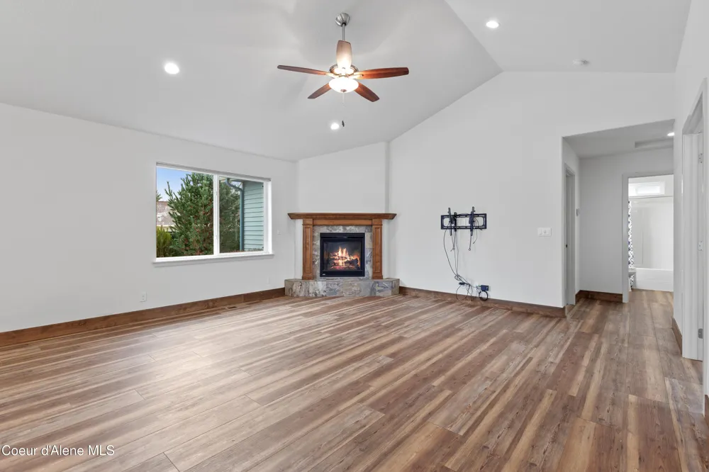 645 W WOODLAWN DRIVE Hayden, ID 83835