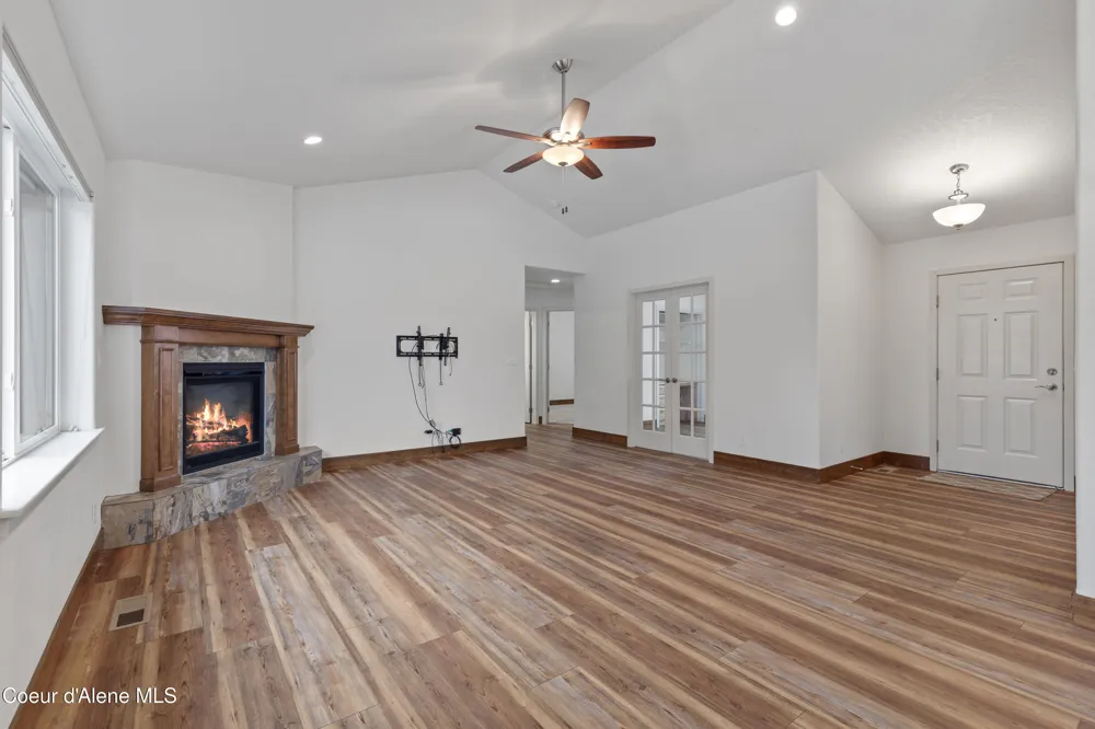 645 W WOODLAWN DRIVE Hayden, ID 83835