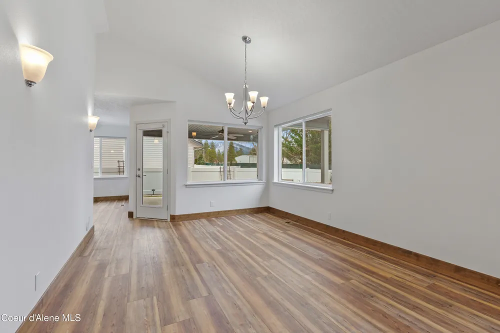 645 W WOODLAWN DRIVE Hayden, ID 83835