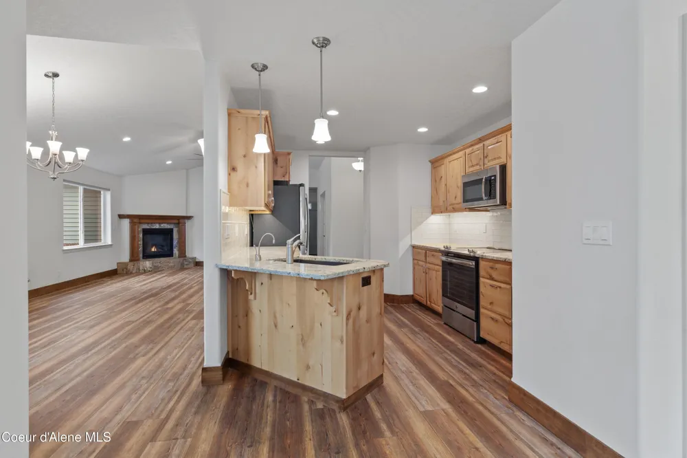 645 W WOODLAWN DRIVE Hayden, ID 83835