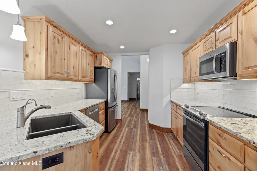 645 W WOODLAWN DRIVE Hayden, ID 83835