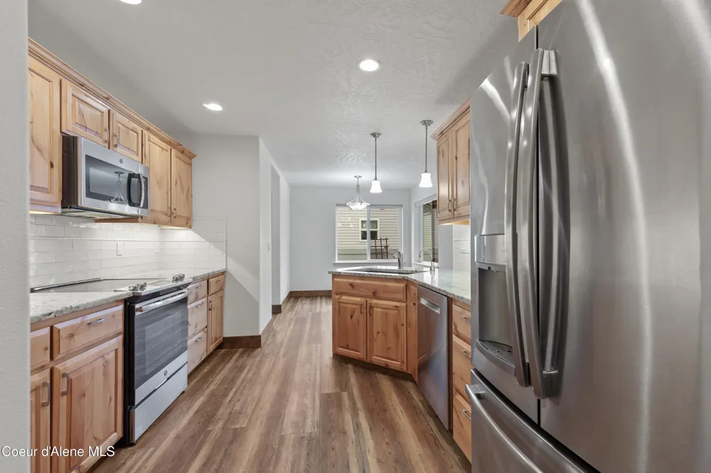 645 W WOODLAWN DRIVE Hayden, ID 83835