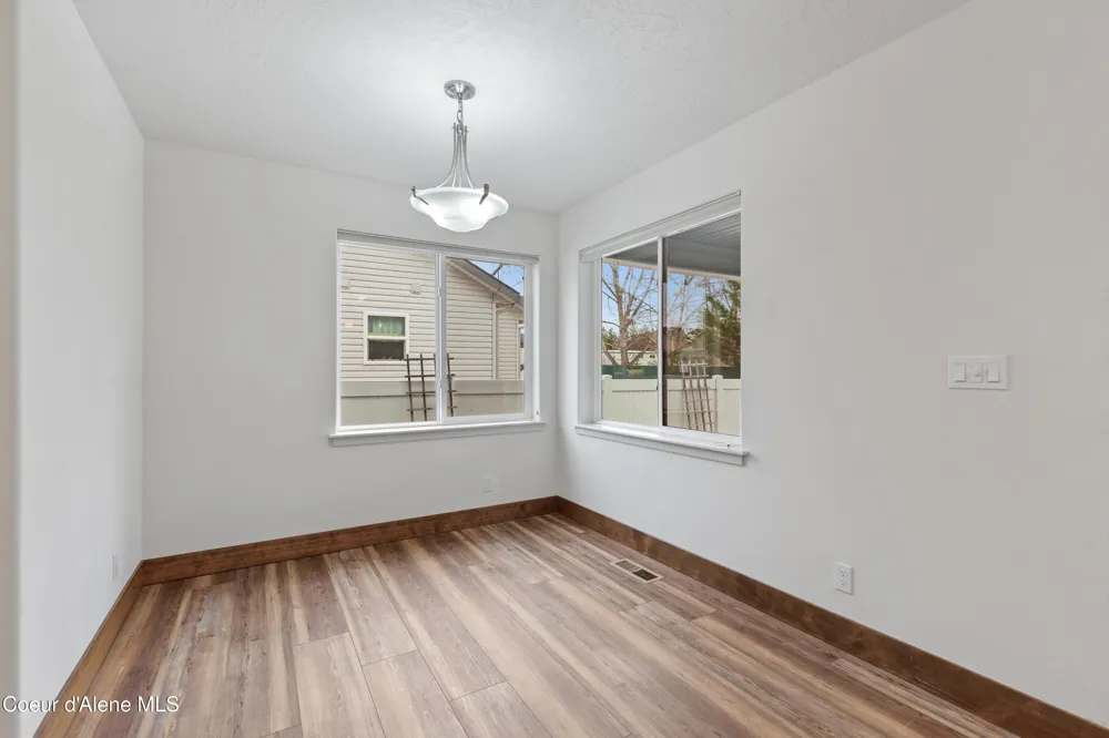 645 W WOODLAWN DRIVE Hayden, ID 83835