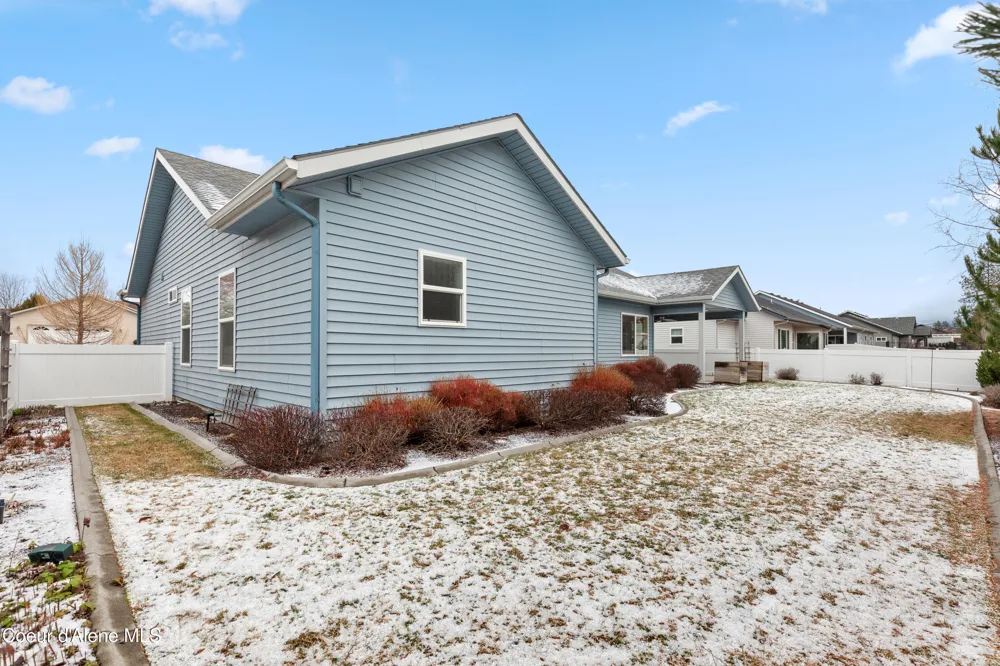 645 W WOODLAWN DRIVE Hayden, ID 83835