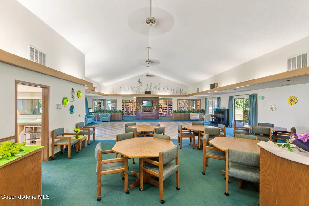 645 W WOODLAWN DRIVE Hayden, ID 83835