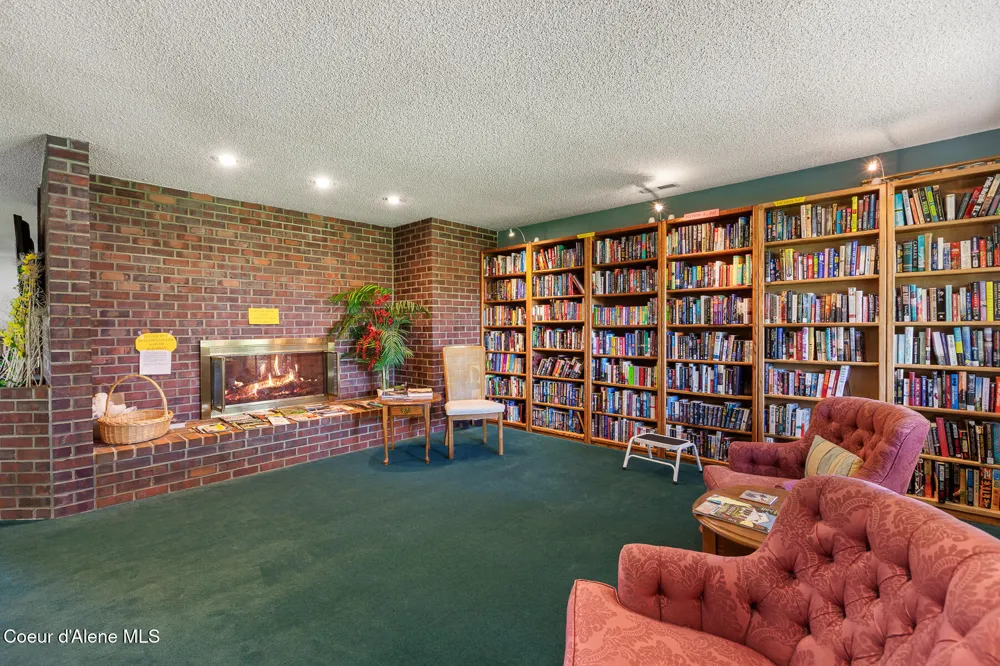 645 W WOODLAWN DRIVE Hayden, ID 83835