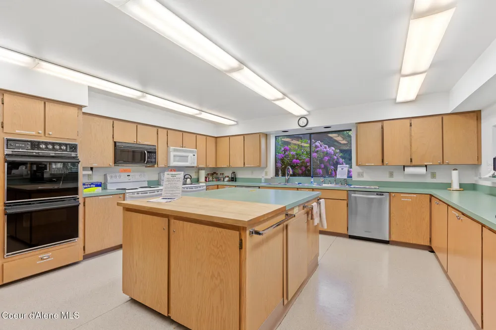 645 W WOODLAWN DRIVE Hayden, ID 83835