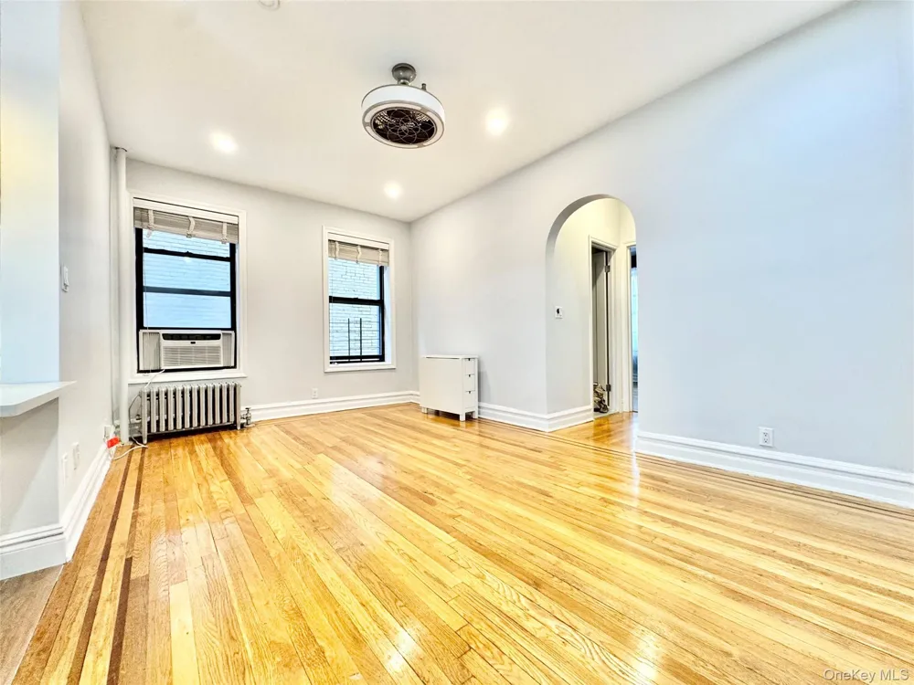 225 Bennett Avenue #4L