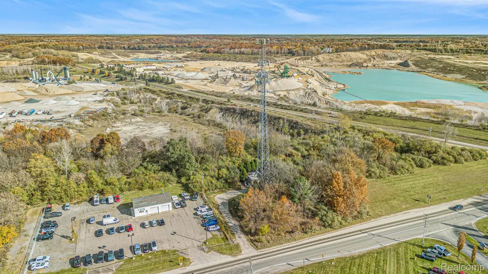 8815 E HOLLY ROAD Springfield Charter Township, MI 48442