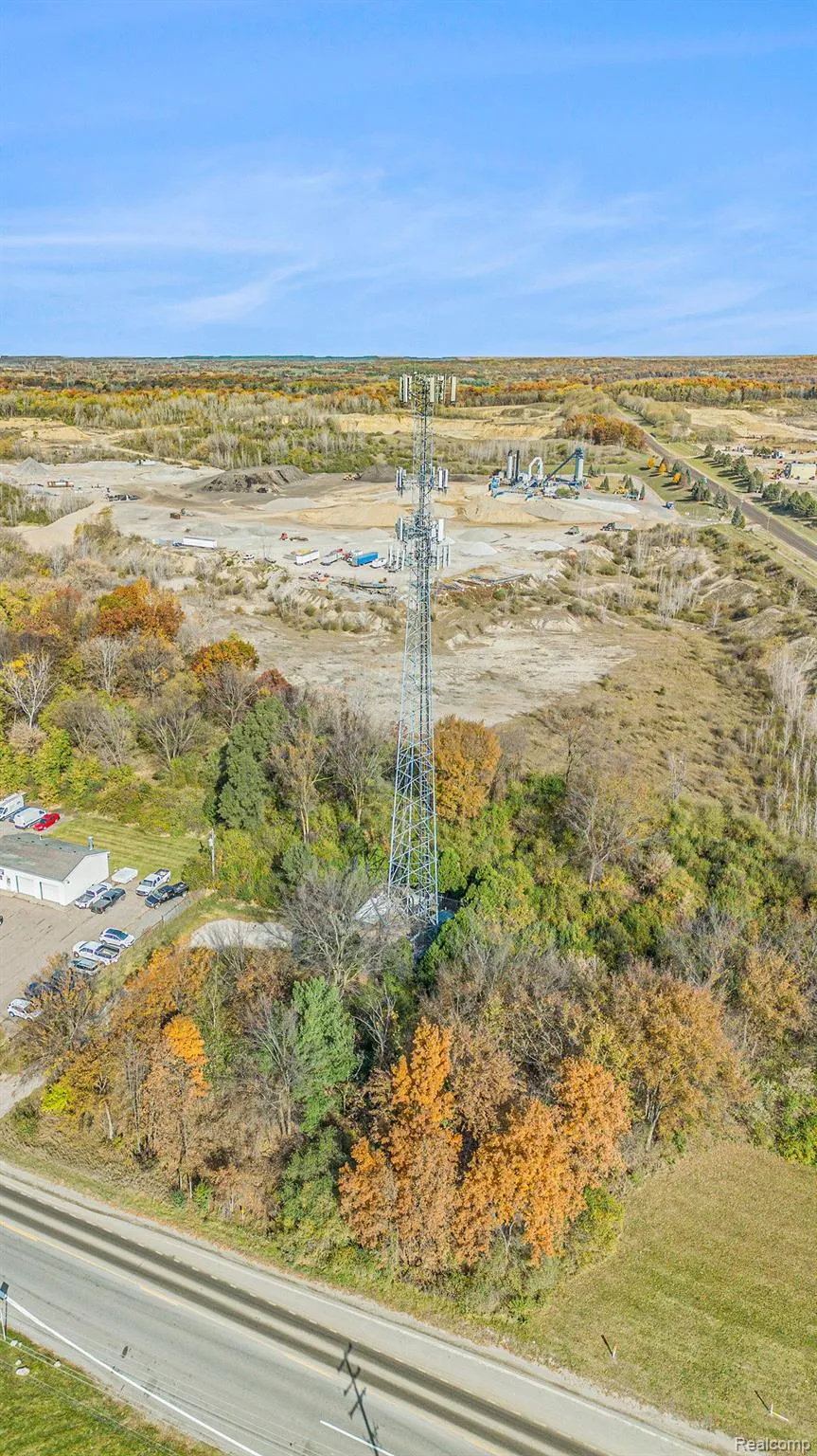 8815 E HOLLY ROAD Springfield Charter Township, MI 48442