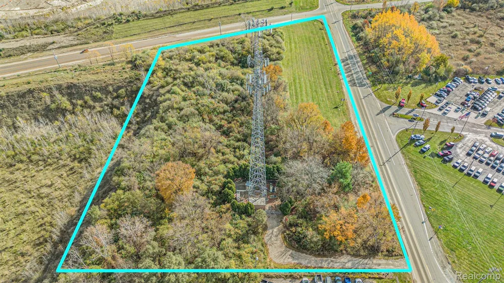 8815 E HOLLY ROAD Springfield Charter Township, MI 48442