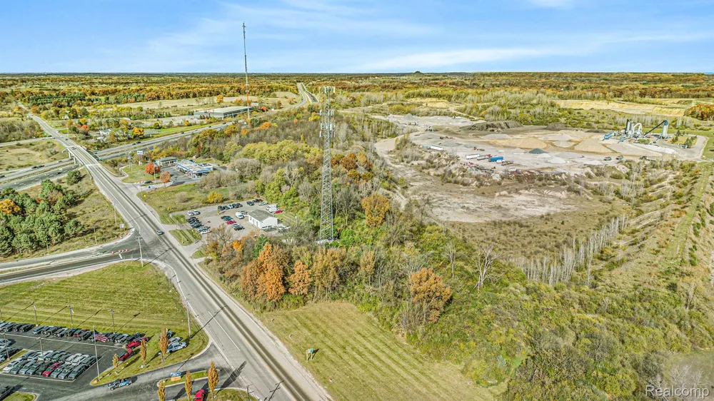 8815 E HOLLY ROAD Springfield Charter Township, MI 48442