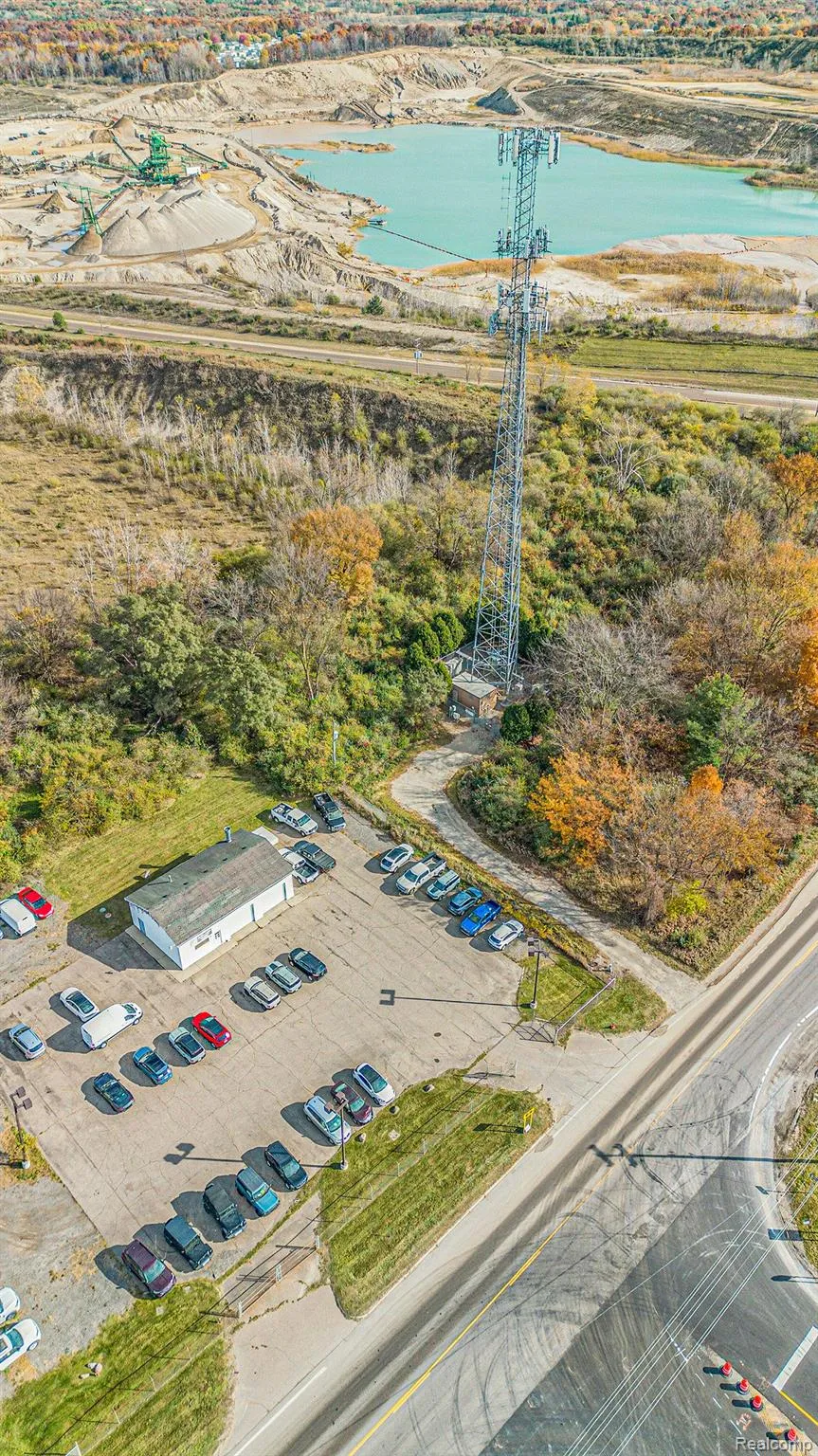 8815 E HOLLY ROAD Springfield Charter Township, MI 48442