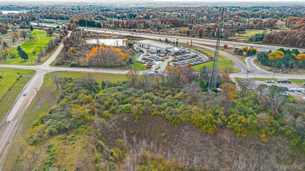8815 E HOLLY ROAD Springfield Charter Township, MI 48442
