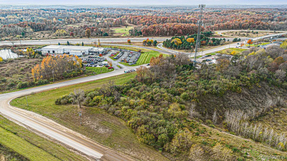 8815 E HOLLY ROAD Springfield Charter Township, MI 48442