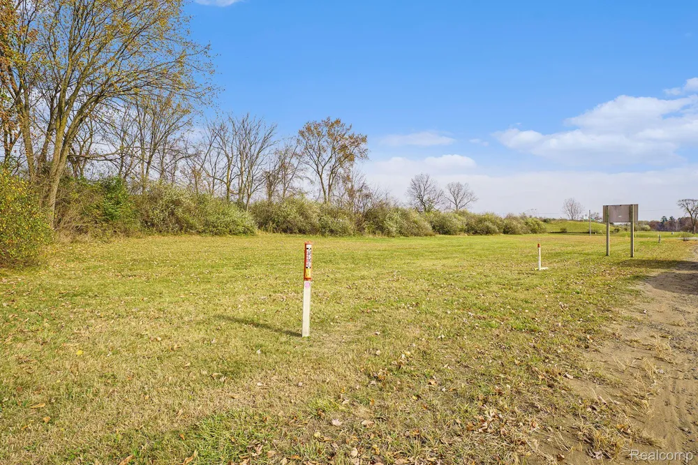 8815 E HOLLY ROAD Springfield Charter Township, MI 48442