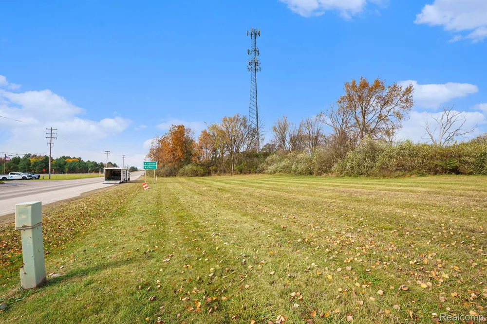 8815 E HOLLY ROAD Springfield Charter Township, MI 48442