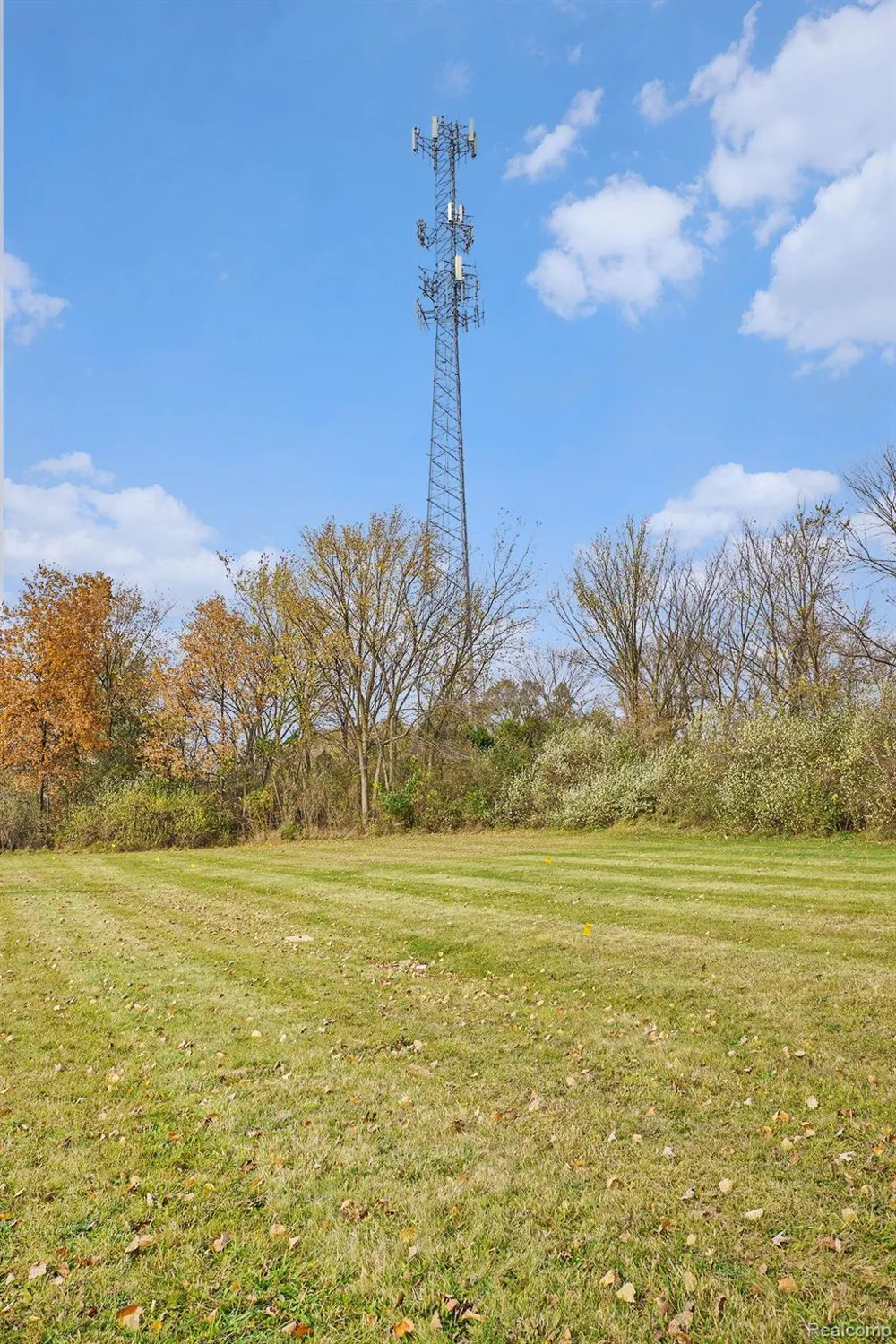 8815 E HOLLY ROAD Springfield Charter Township, MI 48442
