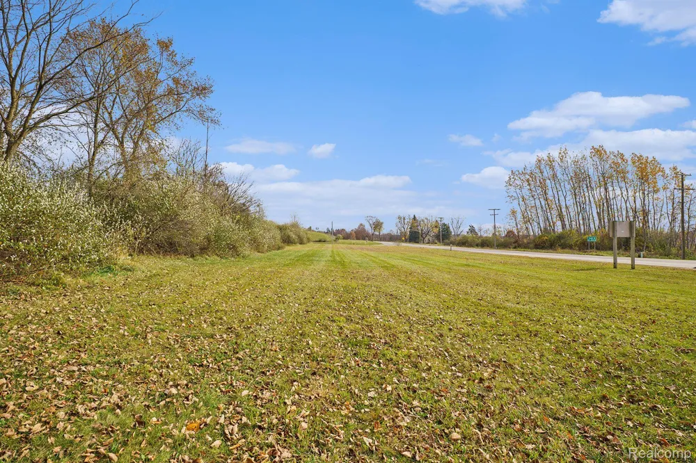 8815 E HOLLY ROAD Springfield Charter Township, MI 48442