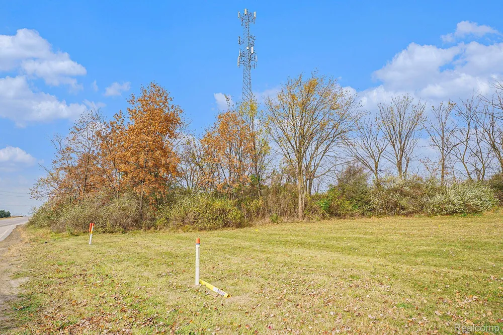 8815 E HOLLY ROAD Springfield Charter Township, MI 48442