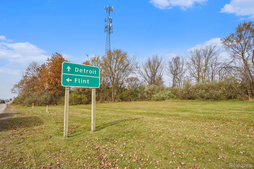 8815 E HOLLY ROAD Springfield Charter Township, MI 48442