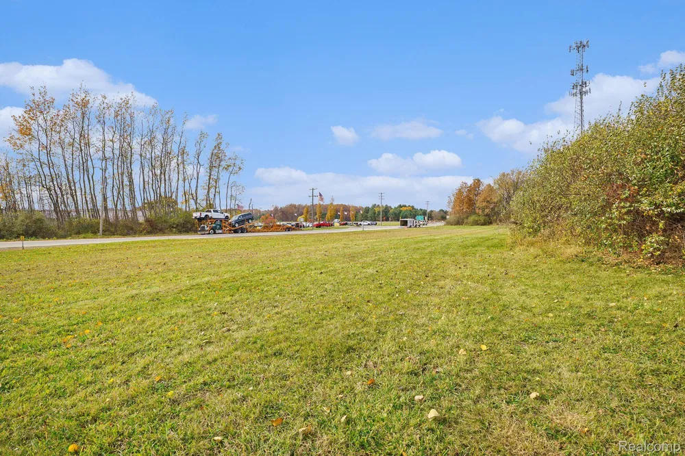 8815 E HOLLY ROAD Springfield Charter Township, MI 48442