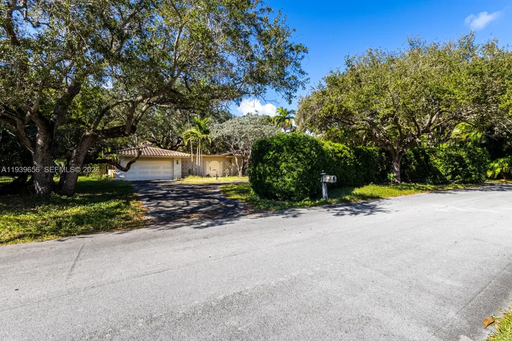 13500 SW 68th Ct Pinecrest, FL 33156