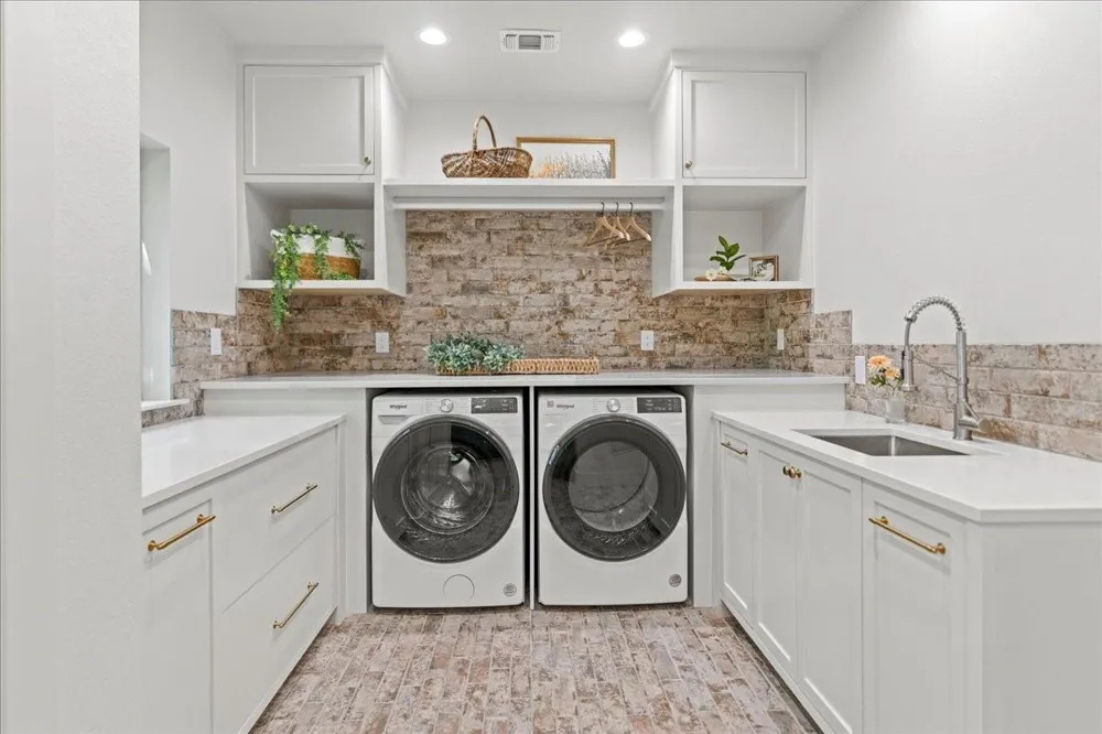 202 Hub Drive Wimberley, TX 78676