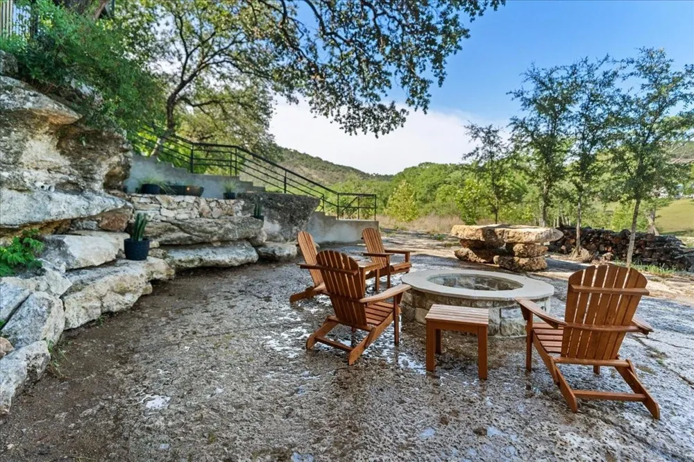 202 Hub Drive Wimberley, TX 78676