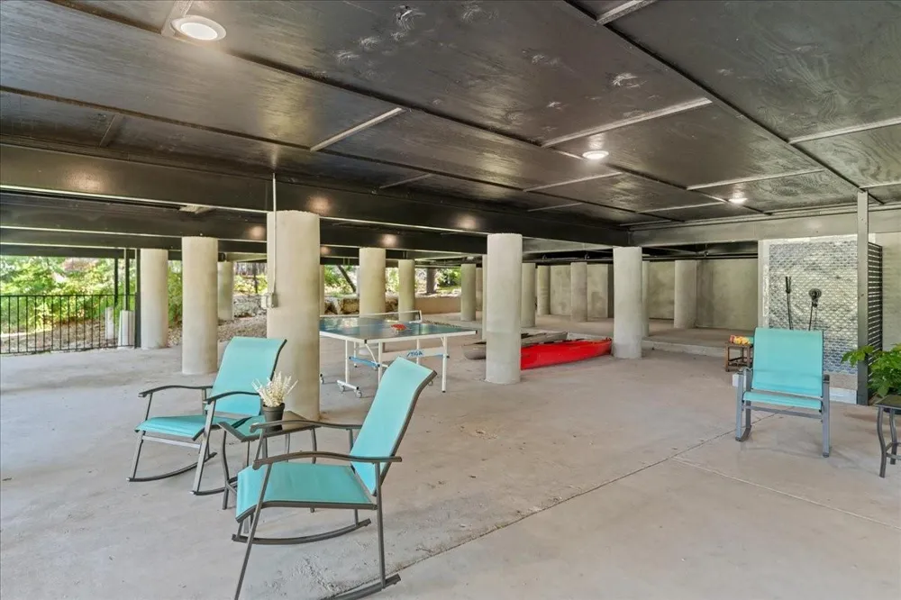202 Hub Drive Wimberley, TX 78676