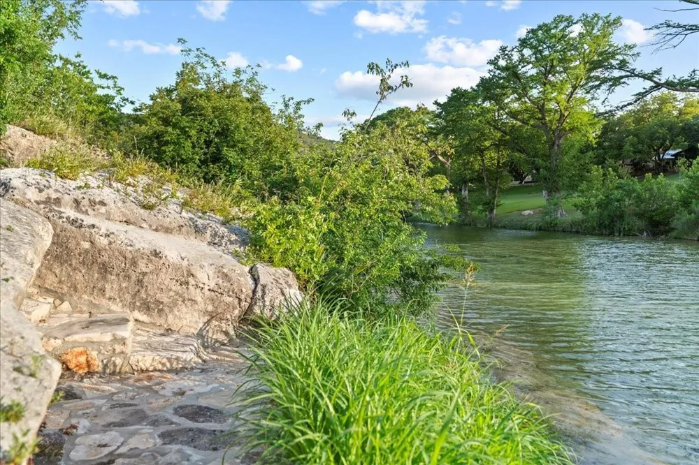 202 Hub Drive Wimberley, TX 78676