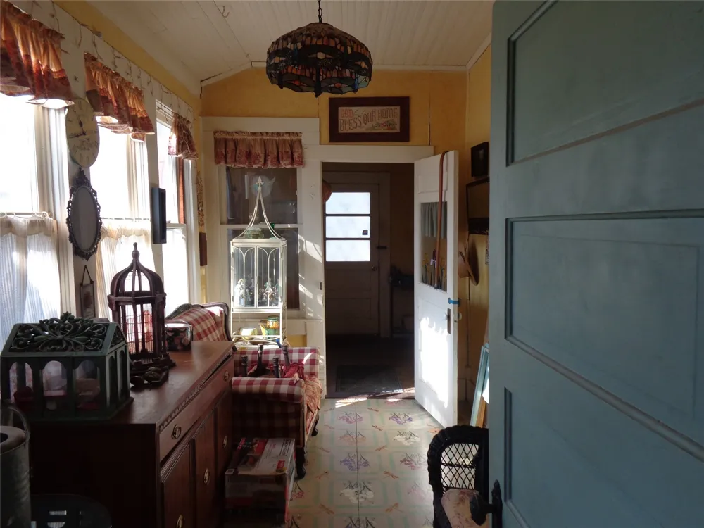 506 S 3rd Street Grandview, TX 76050