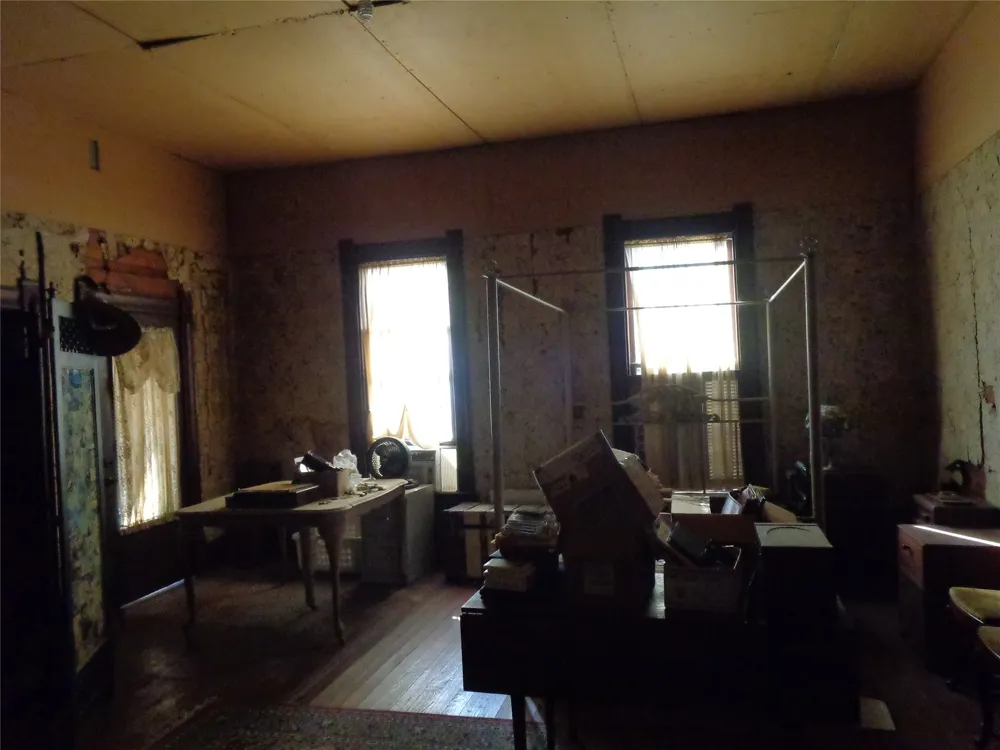 506 S 3rd Street Grandview, TX 76050