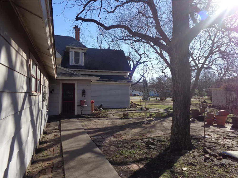 506 S 3rd Street Grandview, TX 76050