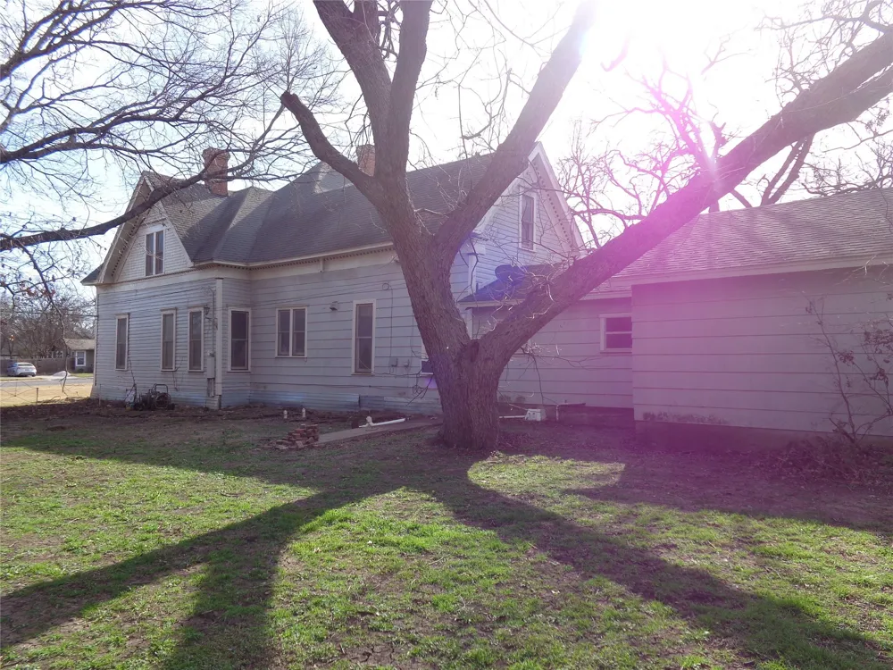 506 S 3rd Street Grandview, TX 76050