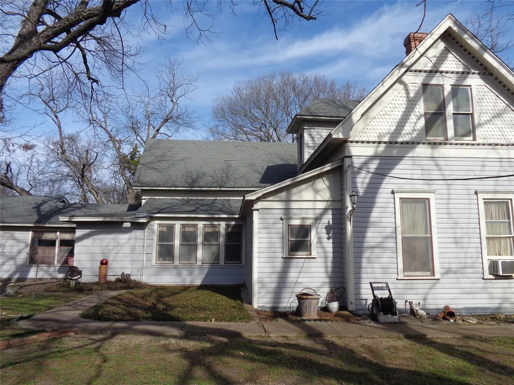 506 S 3rd Street Grandview, TX 76050