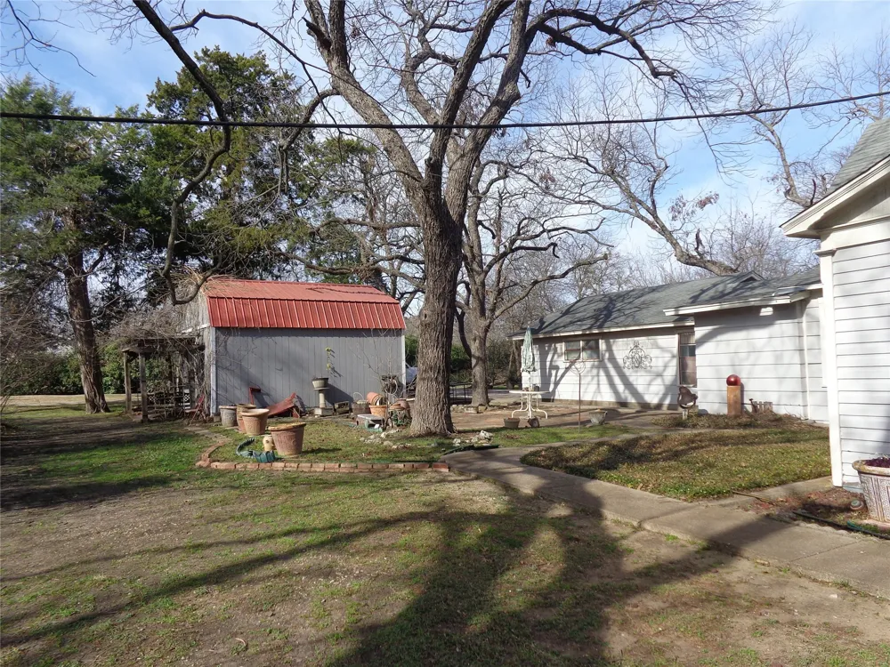 506 S 3rd Street Grandview, TX 76050