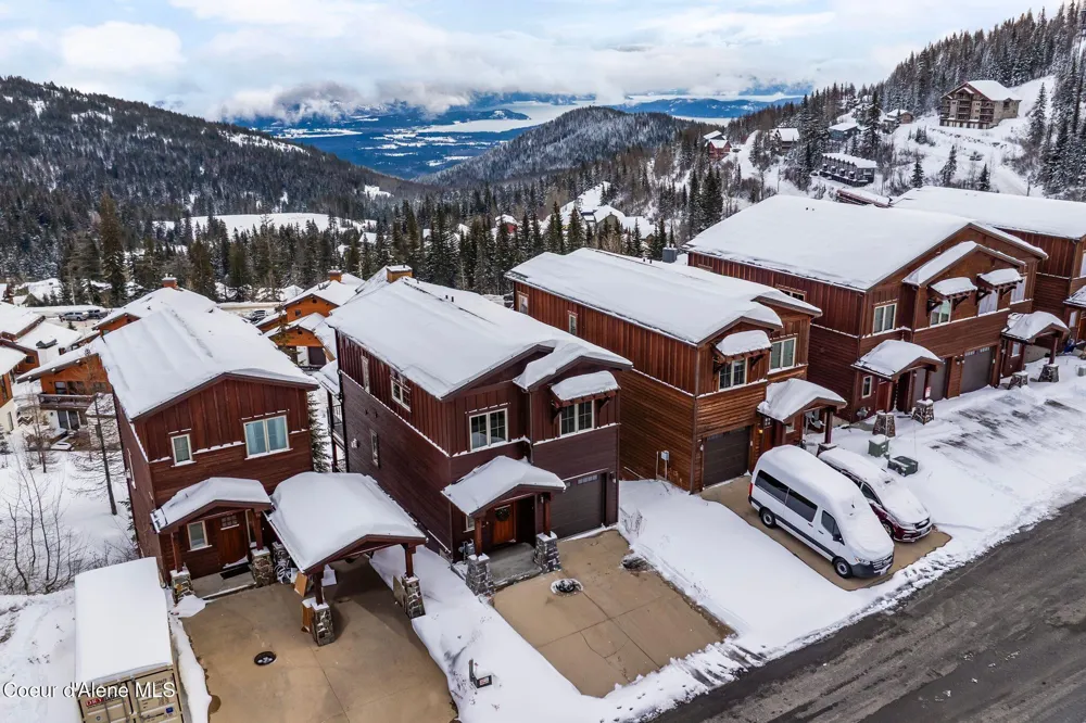 135 Chutes Ln Sandpoint, ID 83864