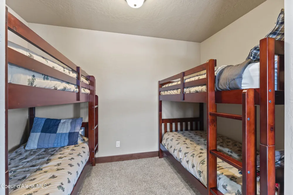 135 Chutes Ln Sandpoint, ID 83864