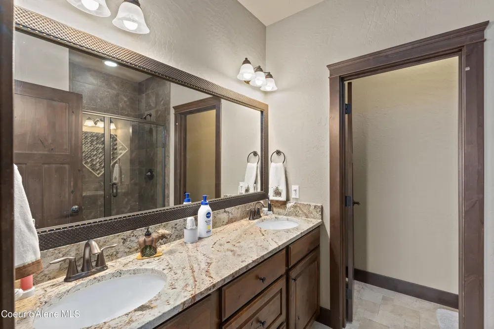 135 Chutes Ln Sandpoint, ID 83864