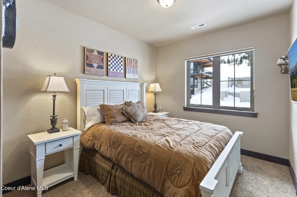 135 Chutes Ln Sandpoint, ID 83864