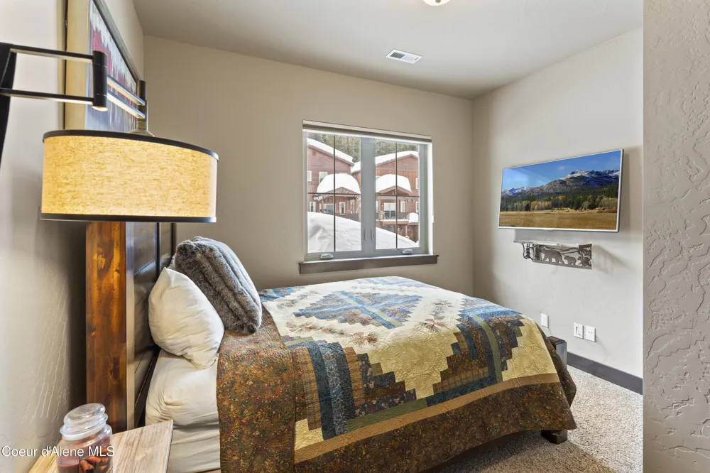 135 Chutes Ln Sandpoint, ID 83864