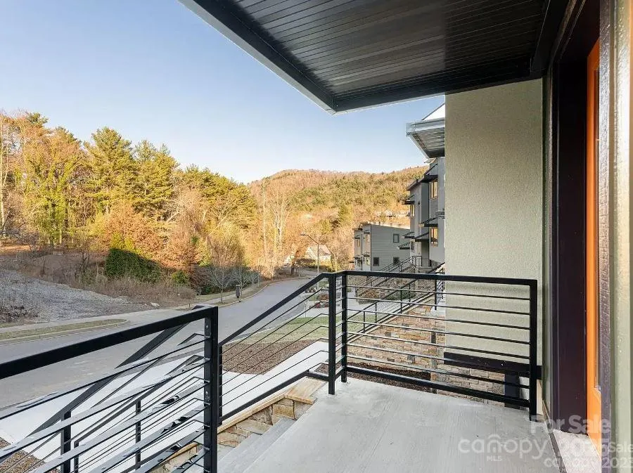 17 Macallan Lane Asheville, NC 28805