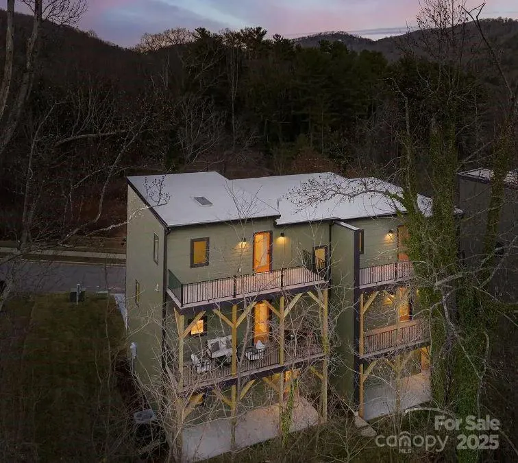 17 Macallan Lane Asheville, NC 28805