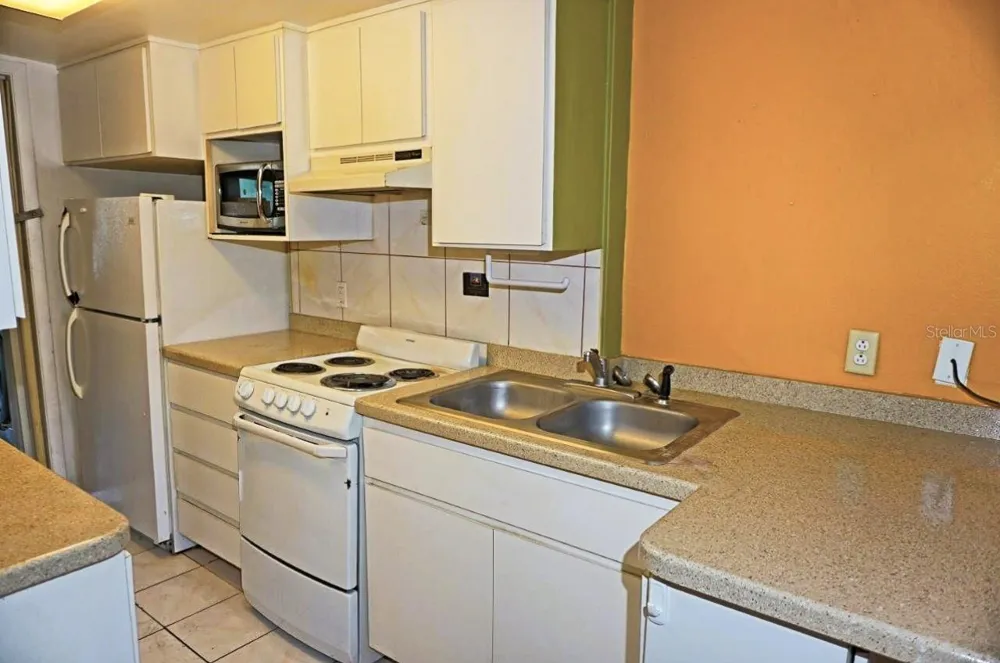 1865 MAZO MANOR #J5 Lutz, FL 33558