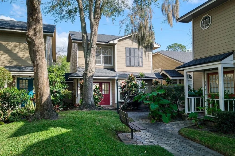 6040 SCOTCHWOOD GLEN #105