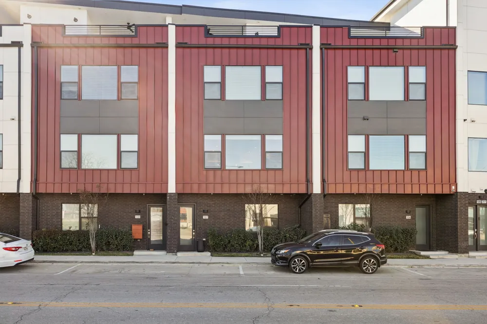 1901 S Harwood Street #107