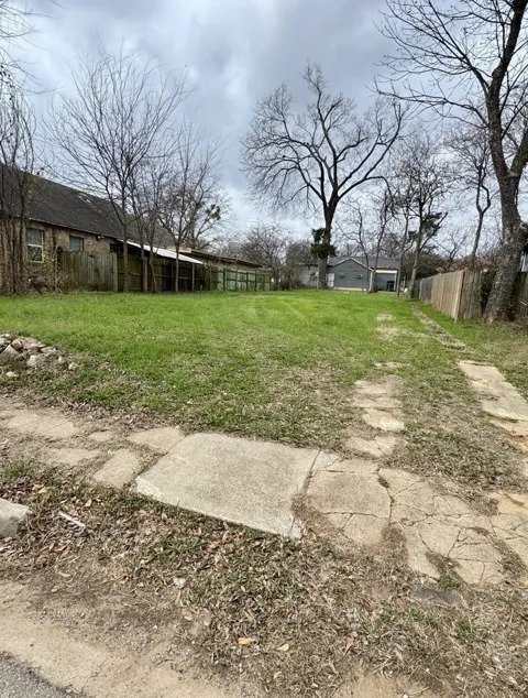 706 Della Avenue